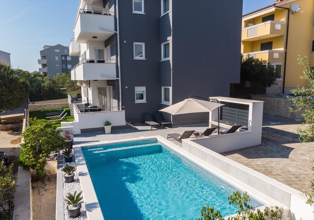 SUMMER BREEZE POOL APARTMENTS - sedmerokrevetni apartman