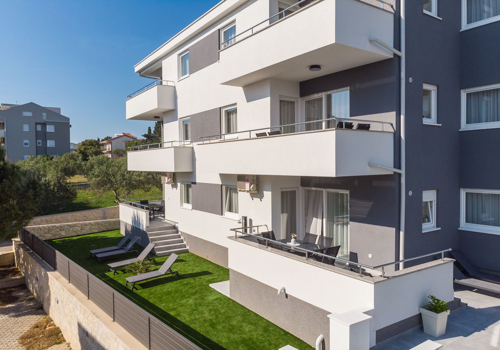 SUMMER BREEZE POOL APARTMENTS - sedmerokrevetni apartman