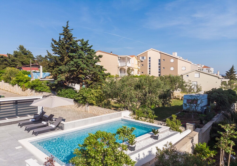 SUMMER BREEZE POOL APARTMENTS - sedmerokrevetni apartman