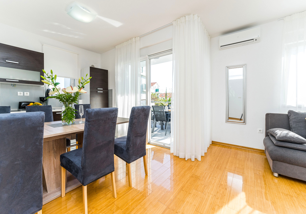 SUMMER BREEZE POOL APARTMENTS - šesterokrevetni apartman