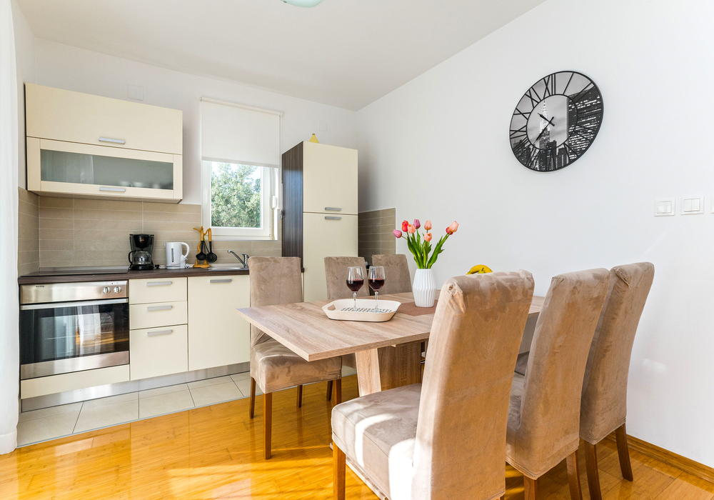 SUMMER BREEZE POOL APARTMENTS - sedmerokrevetni apartman